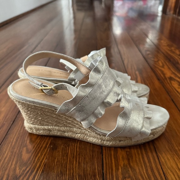 Jack Rogers Rosie Ruffle Wedge In Platinum Women's Size 9M Espadrille - Picture 3 of 6